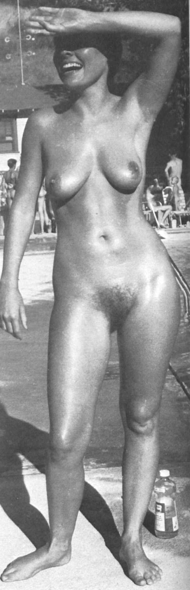 25P VINTAGE TEEN & MILF NUDISTS