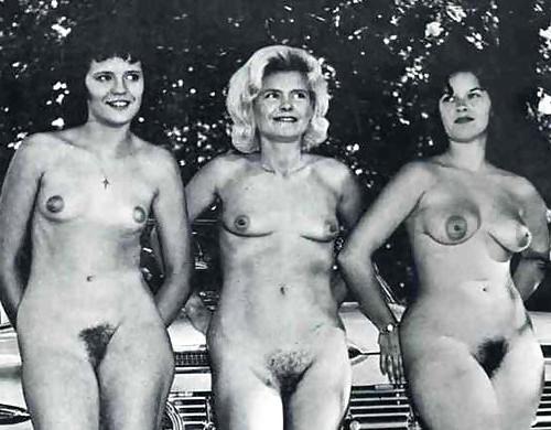 25P VINTAGE TEEN & MILF NUDISTS