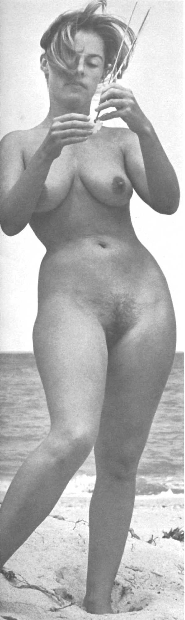 25P VINTAGE TEEN & MILF NUDISTS