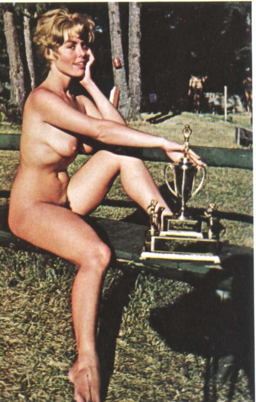 25P VINTAGE TEEN & MILF NUDISTS