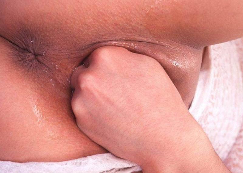 15P Slutty redhead fisting tight hole