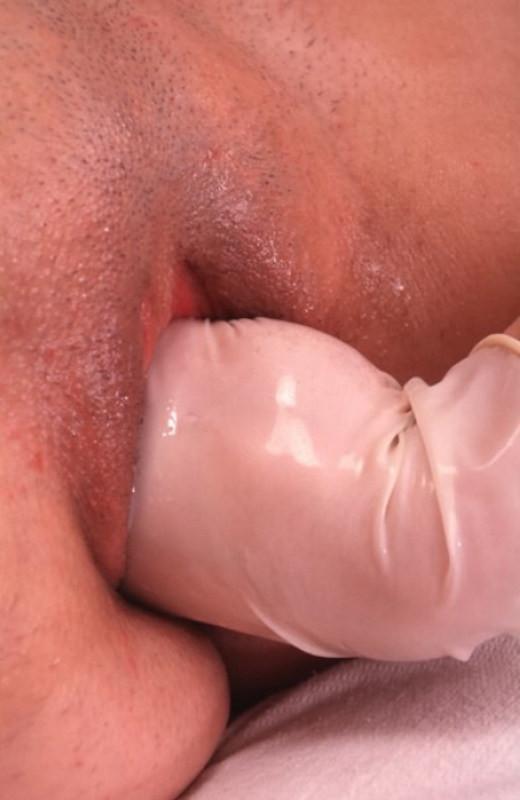 15P Horny dude deep fisting some slut