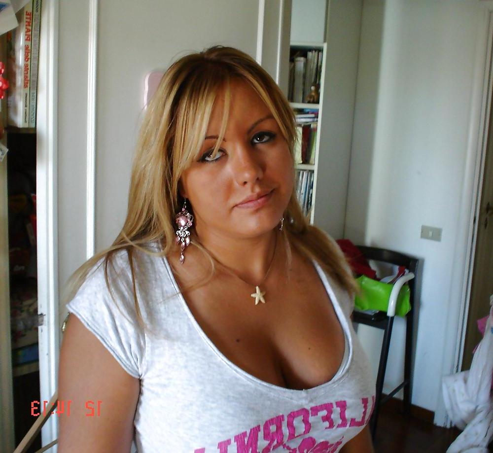 12P Busty woman are so sexy
