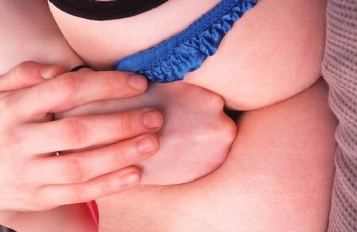 20P Gorgeous teen fisting in stockings