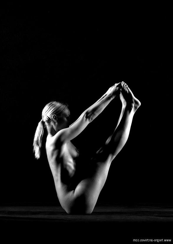 16P Attractive blonde yoga naked in inconceivable poses