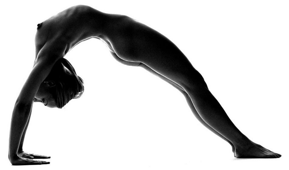 16P Attractive blonde yoga naked in inconceivable poses