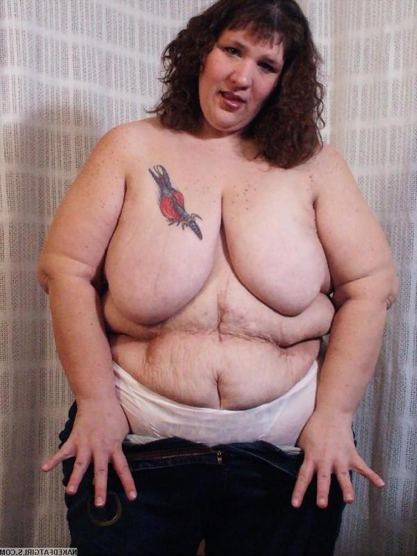 16P Obese slut dildoing herself