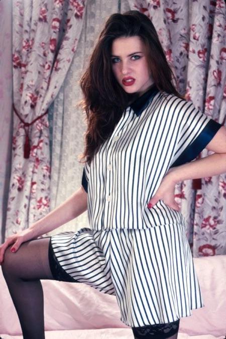 15P Cute teen bush spreads in lingerie