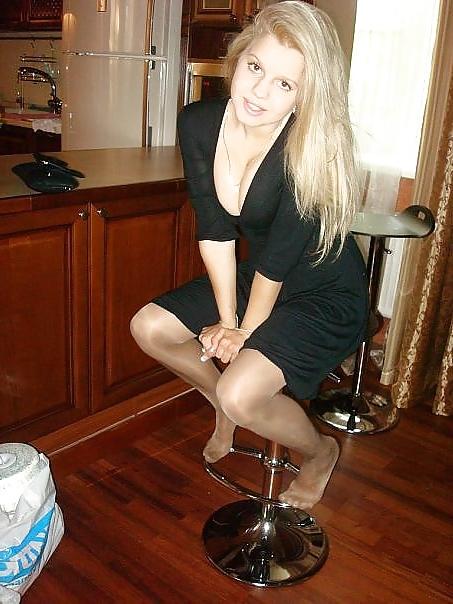 25P Nylon - upskirt - leg 3