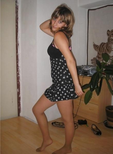 25P Nylon - upskirt - leg 13