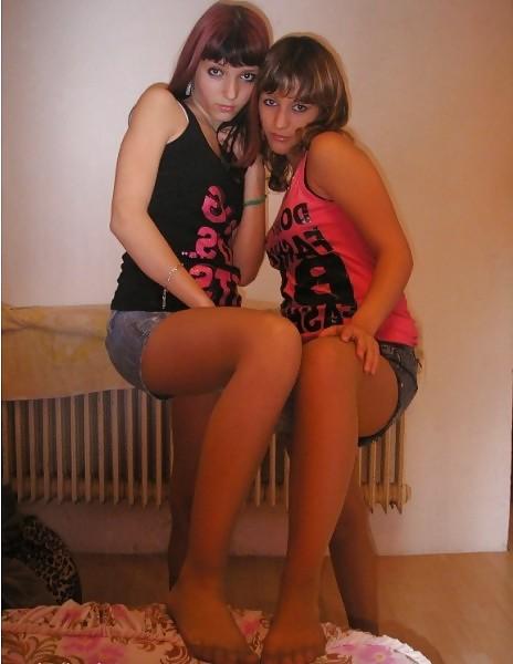 25P Nylon - upskirt - leg 13
