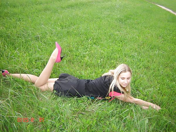 25P Nylon - upskirt - leg 13