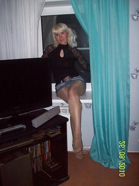 25P Nylon - upskirt - leg 13