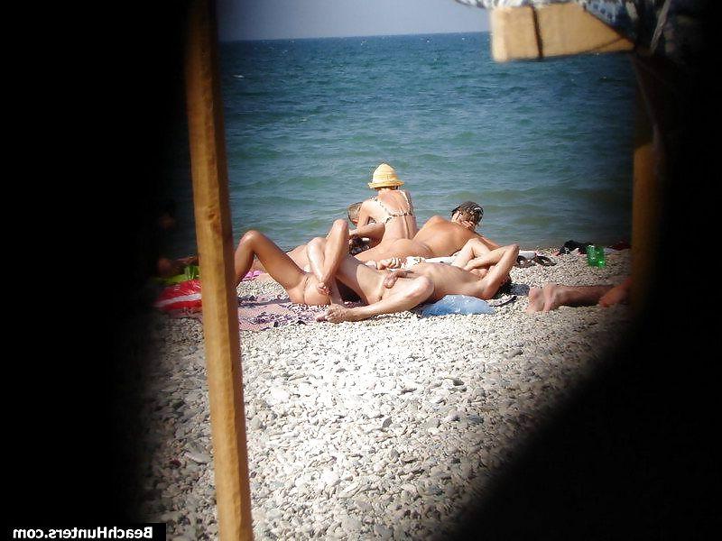 11P Beach voyeur