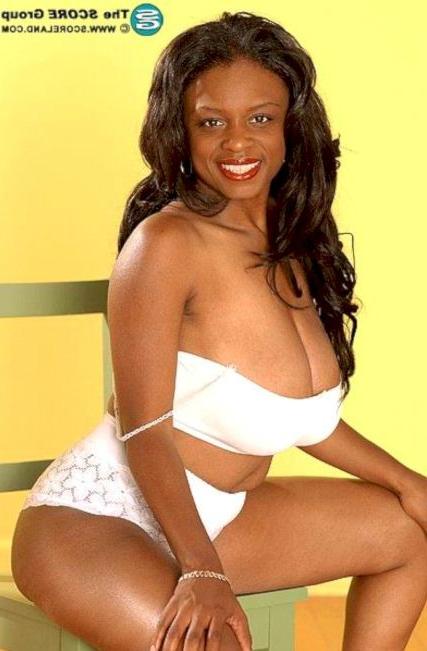 10P Ebony babe flash her huge tits