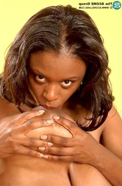 10P Ebony babe flash her huge tits