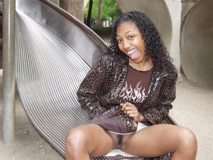 16P Black Pussy Flasher Bares Tits n Ass at Outdoor Park
