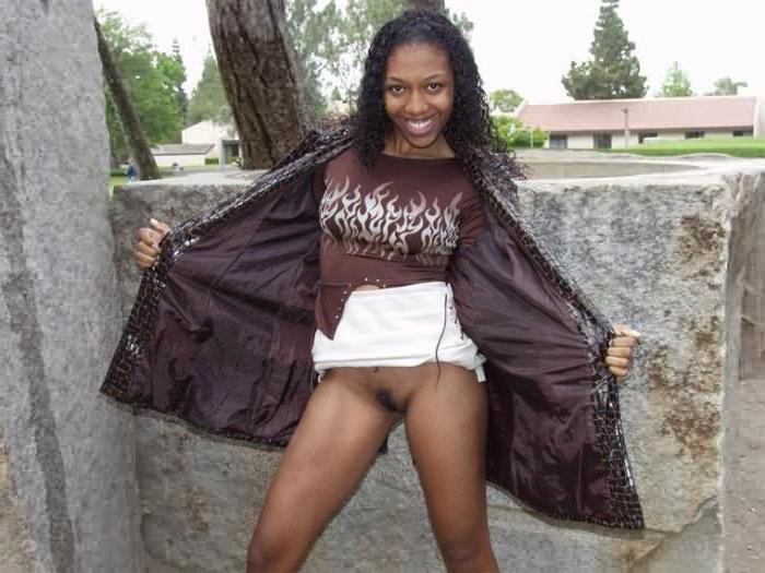 16P Black Pussy Flasher Bares Tits n Ass at Outdoor Park