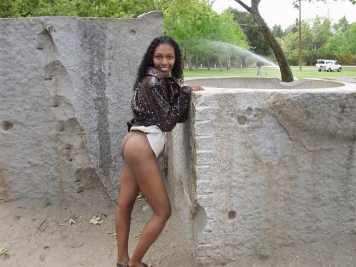16P Black Pussy Flasher Bares Tits n Ass at Outdoor Park