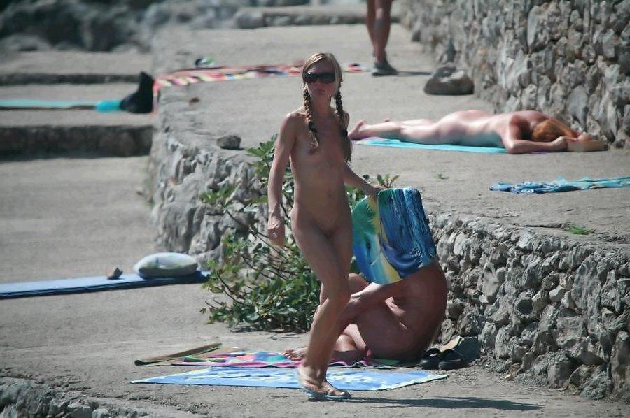 25P FKK-Strand-Teenager