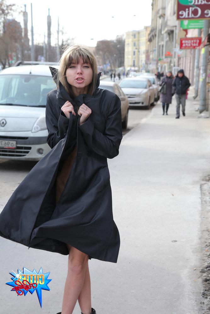 16P Passersby get to see teen flashers perfect body