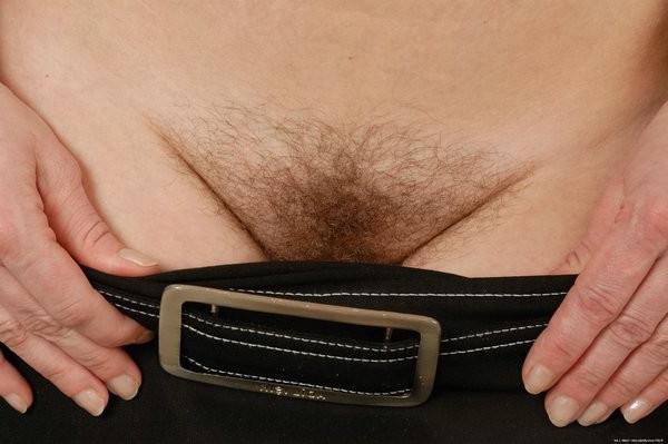 15P blonde milf Keli shows her naturally hairy coochy