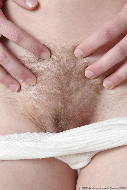 15P Skinny blonde Victoria spreads her hairy pussy