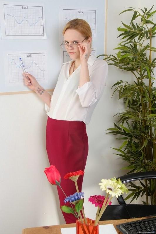15P 24 YO hotty Kirsty strips at the office