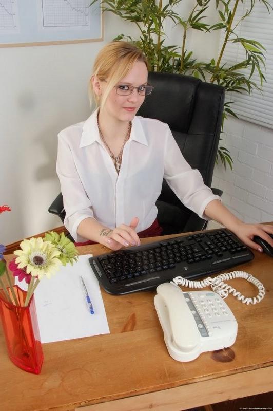 15P 24 YO hotty Kirsty strips at the office