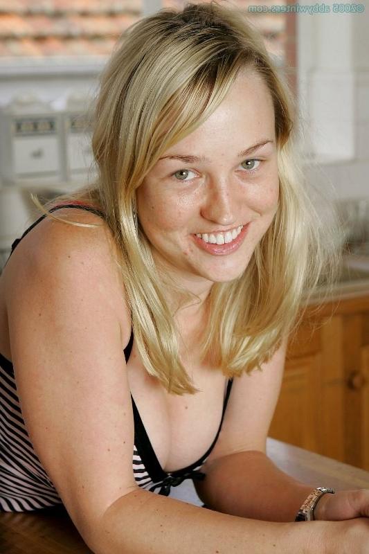 15P Blonde girl flaunts her hot body and hairy pussy