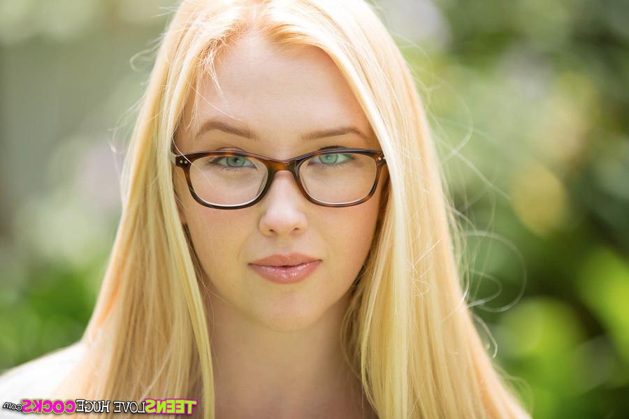 10P Samantha Rone photos with huge cock fucking