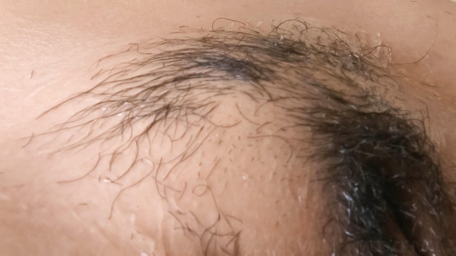 24P Aiko Hirosi Shaves Her Hairy Pussy 