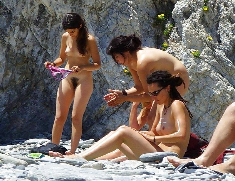 25P Hairy Beach Pussy