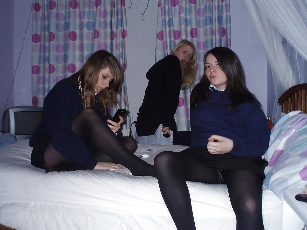 25P Nylon - upskirt - leg 16