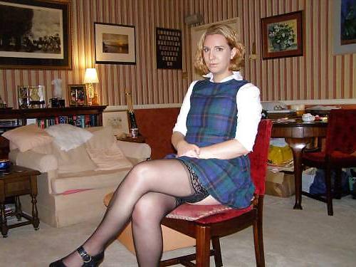 25P Nylon - upskirt - leg 16