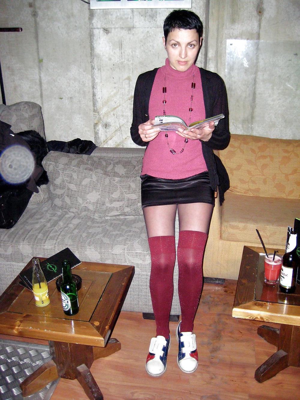25P Nylon - upskirt - leg 16