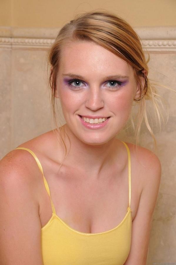 16P Beautiful Hairy Blonde Babe Straddles The Toilet And Pees
