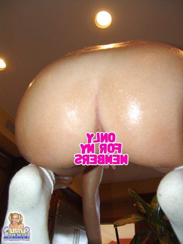 16P Blonde gets naked and shows her tits and pussy
