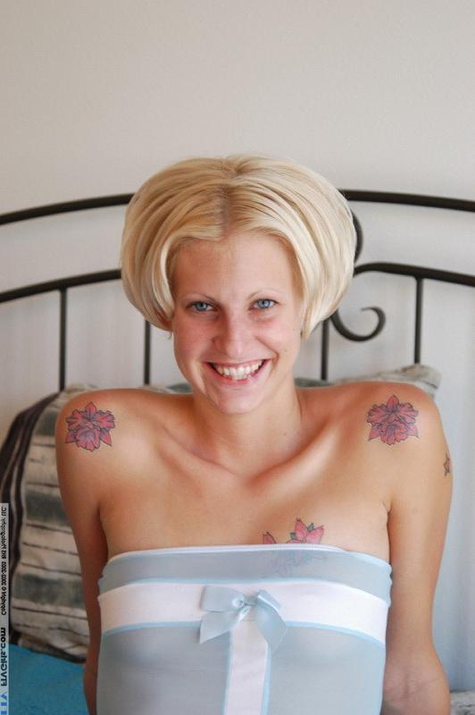 18P Hot blonde amateur Megan stripping