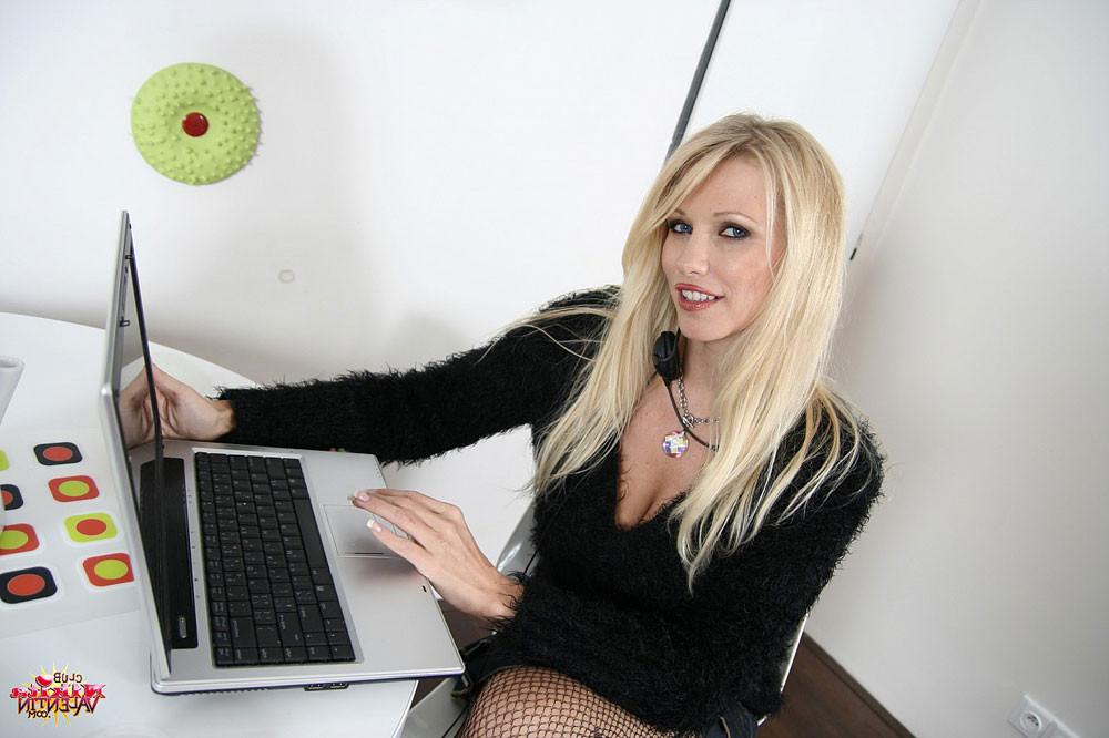 15P Hot blonde secretary Nikita Valentin pleasuring herself