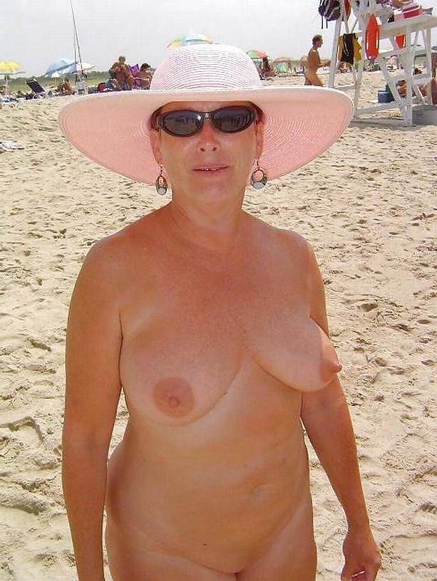 20P Naked beach 151.