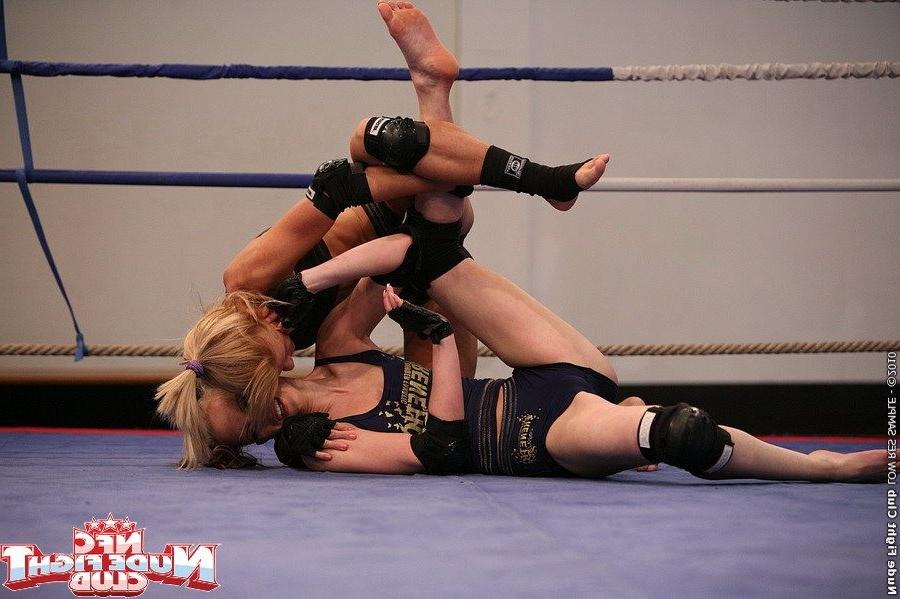 12P Gitta Blond and and Bianka Lovely fight in a ring