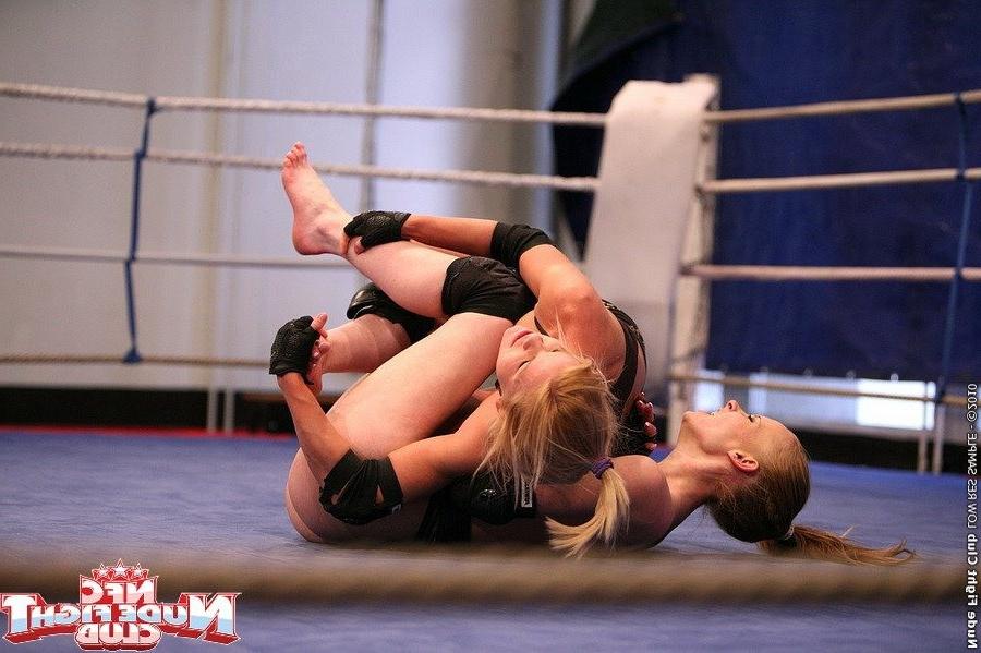 12P Gitta Blond and and Bianka Lovely fight in a ring