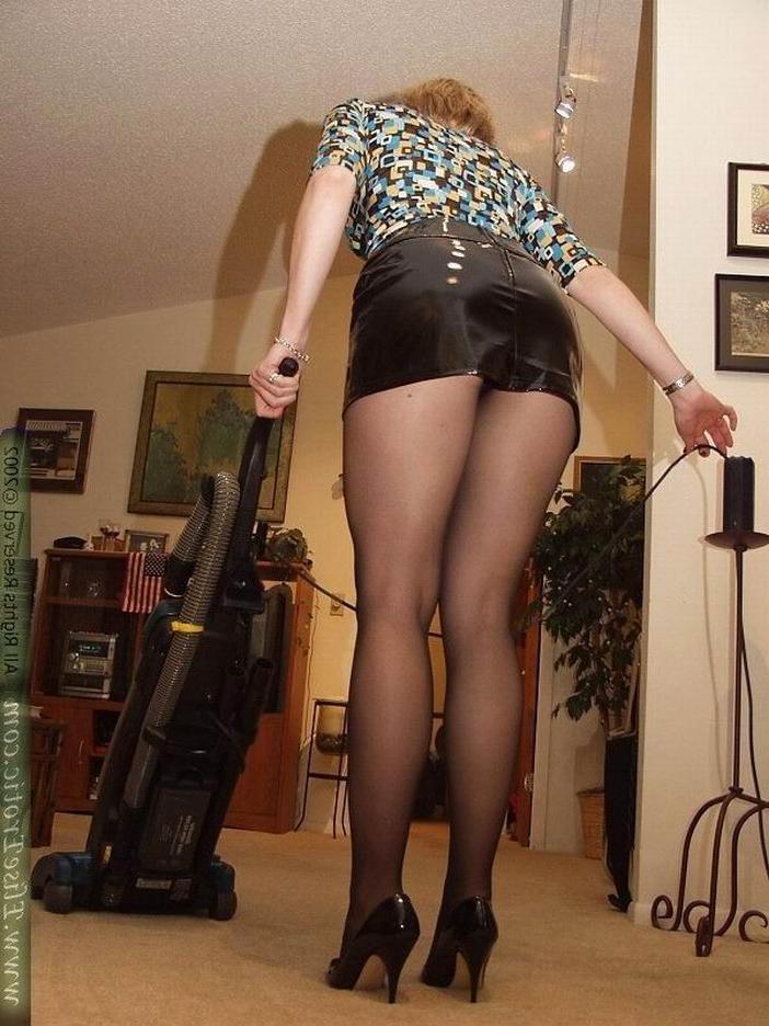 12P Housewife Elise in black pantyhose