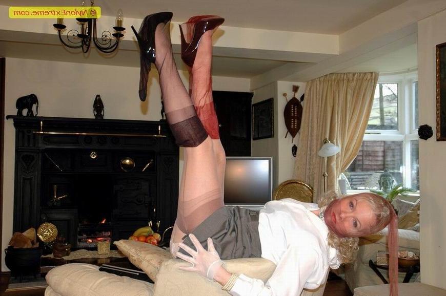 12P Kiny milf housewife Sue with fetish for nylon