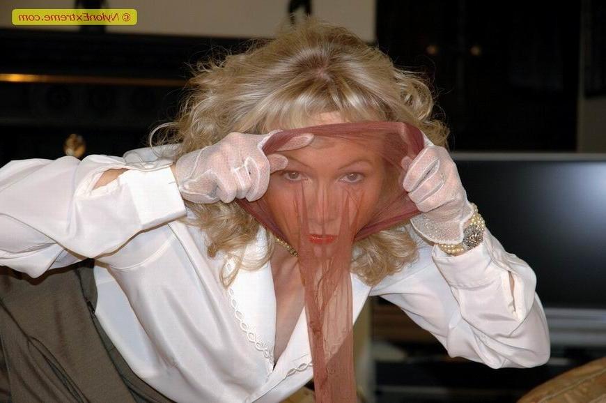 12P Kiny milf housewife Sue with fetish for nylon