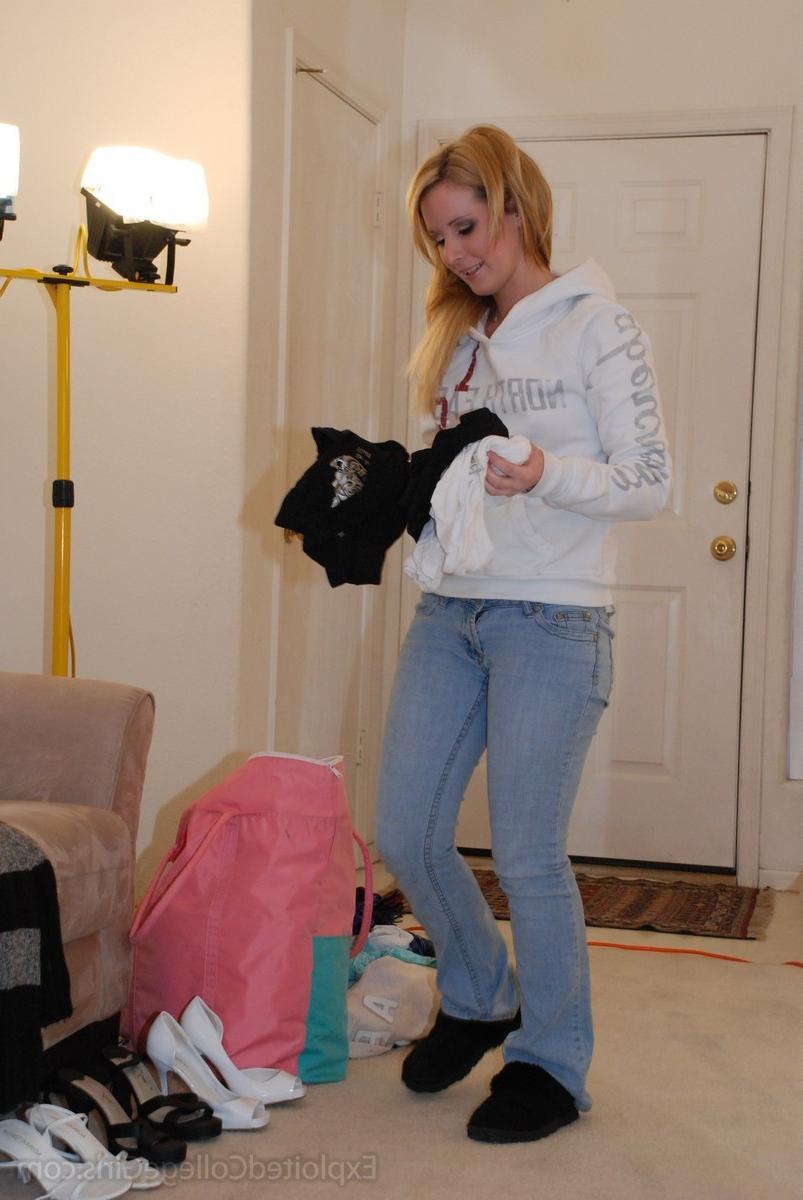 16P Amateur blonde college girl