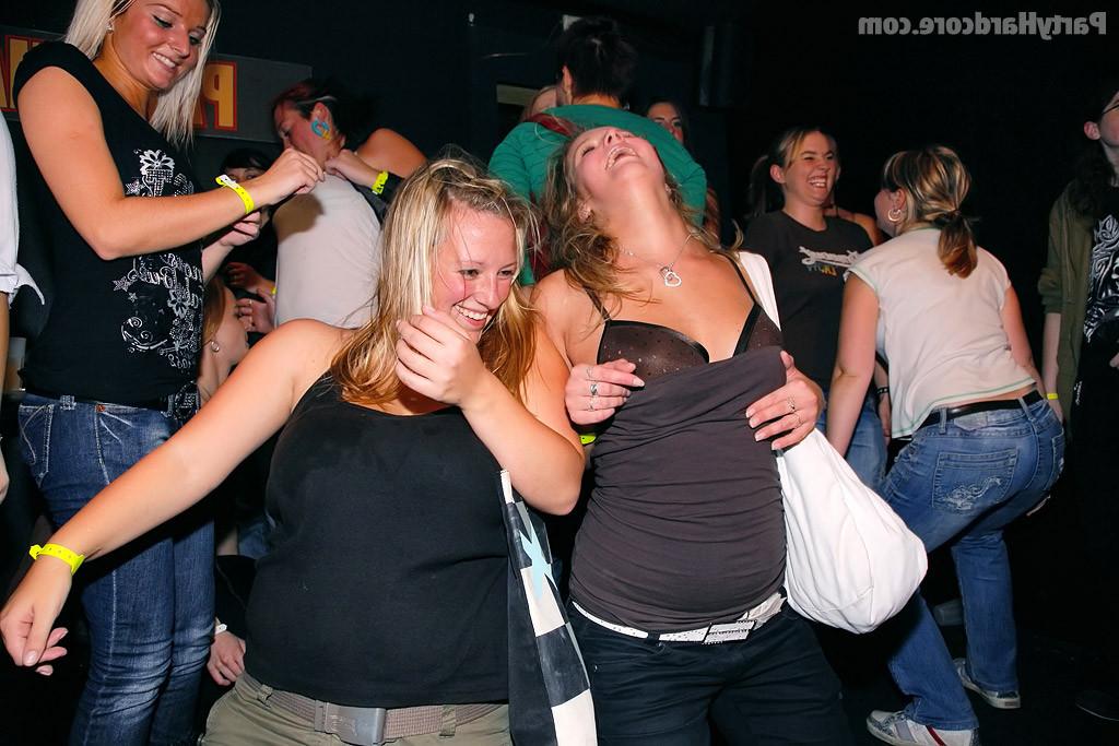 15P Party hardcore with gorgeous sexy blonde babes blowing