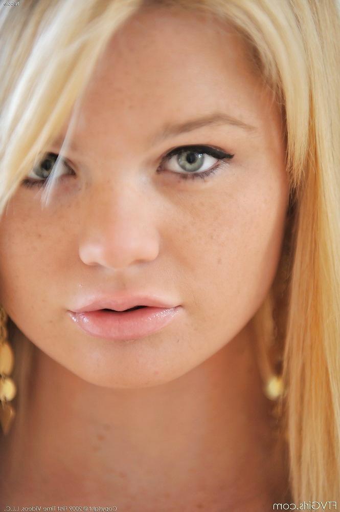 15P Blonde Nicole flashing and masturbating