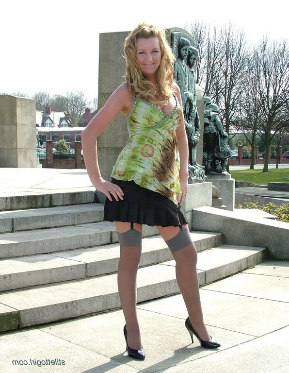 15P Amateur blonde milf in stockings and stiletto heels